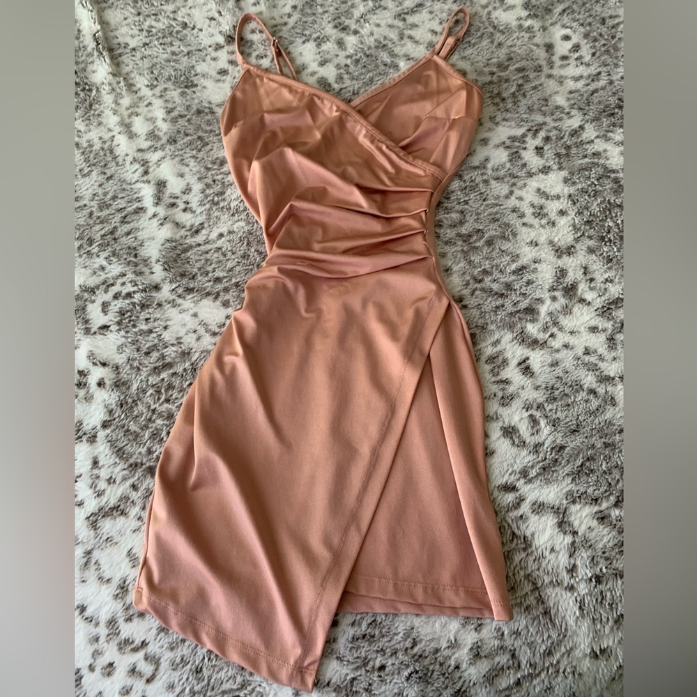 ROSE GOLD mini dress, never worn. The size is in a small.